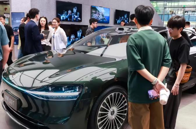 Within just one week of its launch, the Xiangjie S9T received over 13,000 pre-orders, causing a huge stir