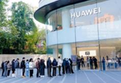 The first sale of Huawei Mate80 was a huge hit! The online stores sold out in seconds, and the offline stores once again witnessed the scene of long queues