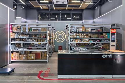 "First come the luggage, then come the youth relief: SF Express' campus delivery service redefines the new paradigm for students' winter vacation travel."