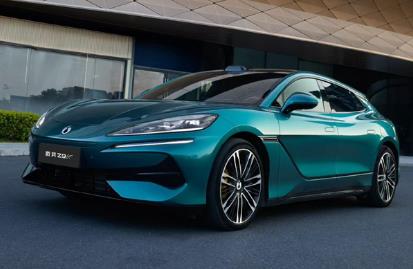 The 300,000-level model is equipped with "super car-style" carbon ceramic brakes. The Tang Shen Z9GT has rewritten the safety standards for electric performance vehicles.